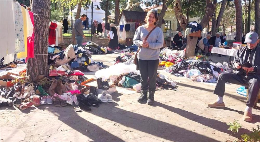 SOKAK HAYVANLARININ MAMASI PAZARDAN