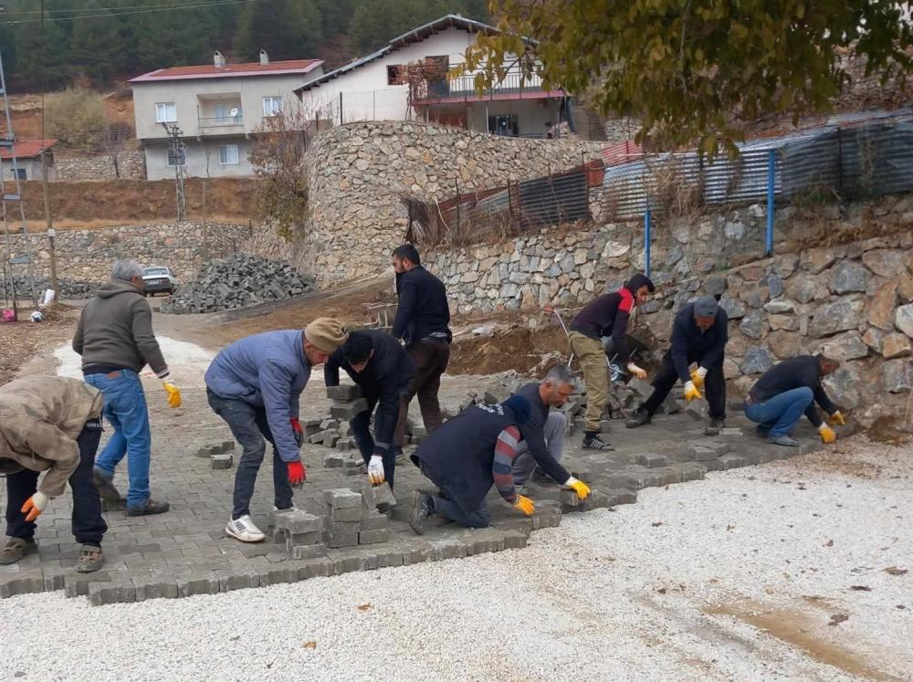 Çelikhan Belediyesi Yıldırım Beyazıt Caddesi’nde Yol Yapım Çalışmalarına Başladı