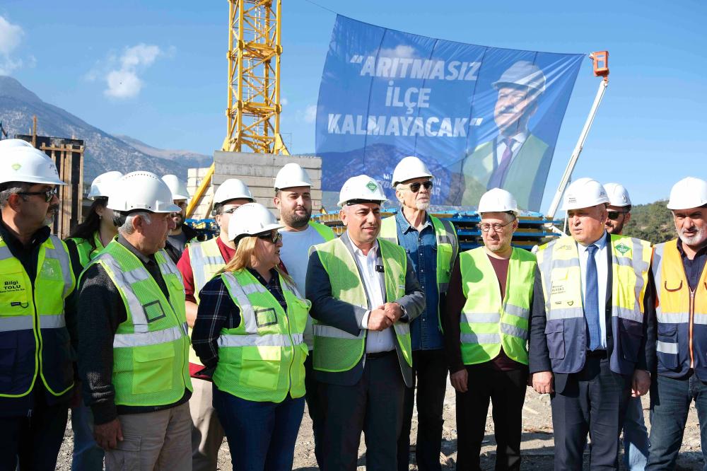 Güngör Geçer, temeli atılan Pozantı Atık Su Arıtma Tesisi’nde incelemelerde bulundu