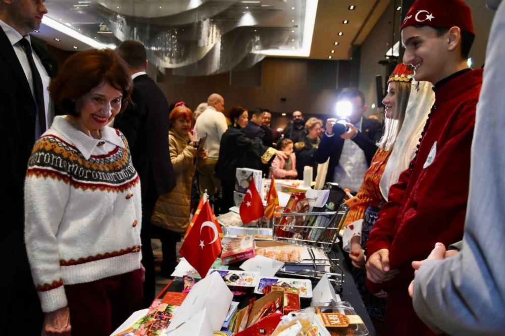 ÜSKÜP’TE DİPLOMATİK KERMESE TÜRKİYE DAMGASI