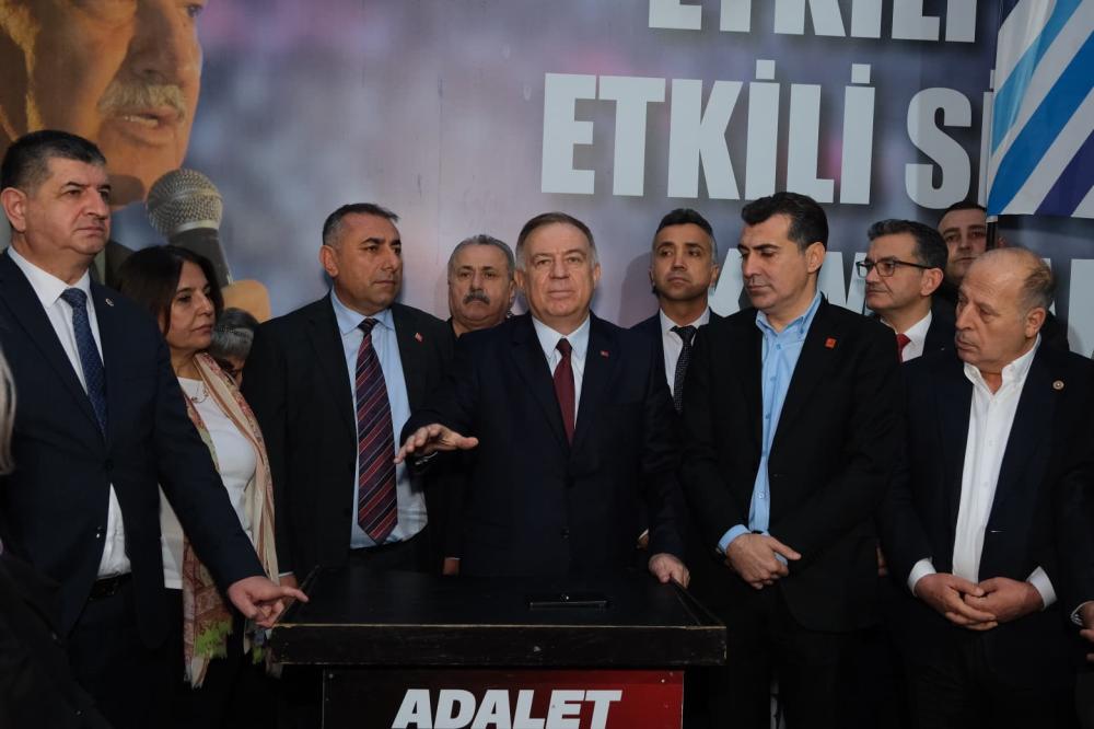 CHP Genel Başkan Yardımcısı Gökan Zeybek: “Tutuklu Belediye Başkanlarımız Kahramandır”