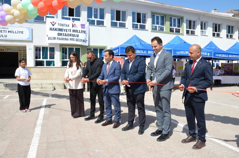 Gelibolu Hakimiyeti Milliye Ortaokulu’nda TÜBİTAK Bilim Fuarı Açıldı