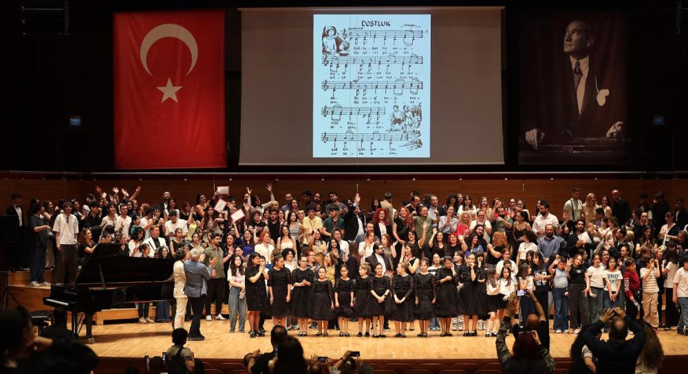BİNLERCE KORO SANATÇISI BÜYÜK FİNALLE ÖDÜLLERİNİ ALDI