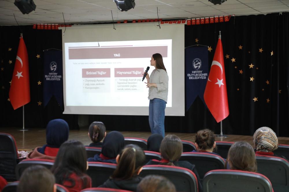 HBB’DEN ÖĞRENCİLERE SAĞLIKLI BESLENME VE AKRAN ZORBALIĞI EĞİTİMİ
