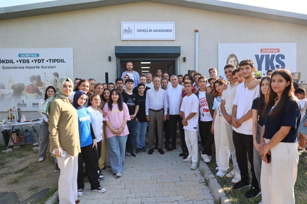 BAŞKAN YAPAR, LGS ÖNCESİ MORAL ETKİNLİĞİ’NDE ÖĞRENCİLERLE BULUŞTU