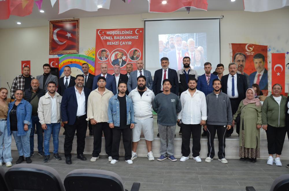 Milli Yol Partisi Genel Başkanı Çayır'n katıldığı Gelibolu Kongresinde Hakan Gümüş başkan  oldu