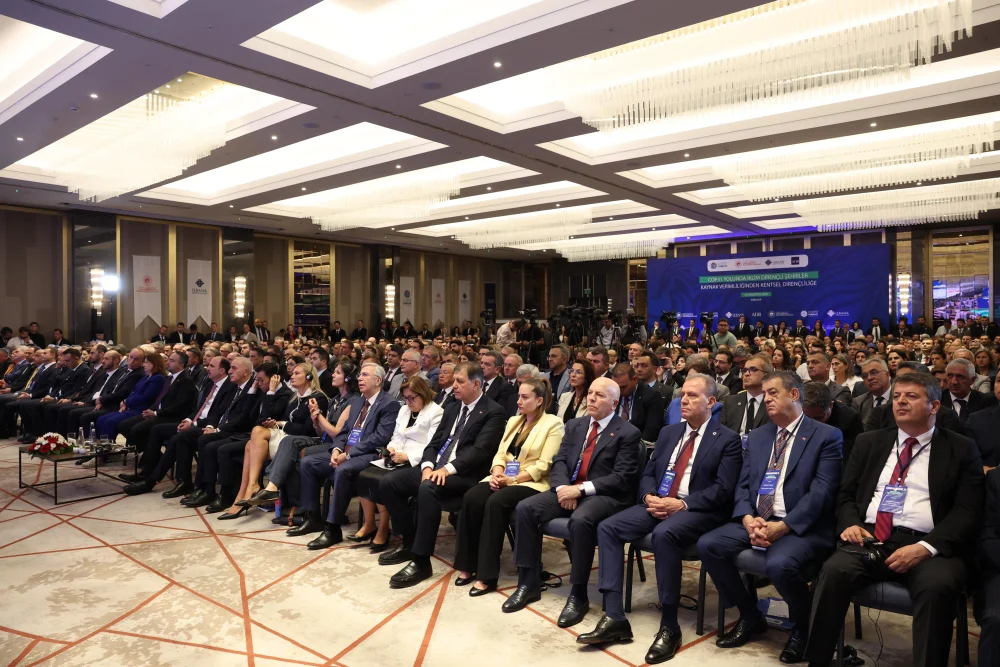 BAŞKAN VEKİLİ ÖZDEMİR, COP31 YOLUNDA İKLİM DİRENÇLİ ŞEHİRLER ZİRVESİ’NE KATILDI