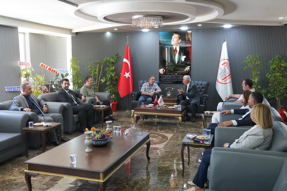 BAŞKAN ATAÇ’TAN ESNAF VE SANATKÂRLAR ODALARI BİRLİĞİ’NE ZİYARET
