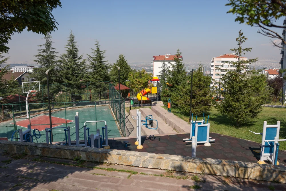 ÇANKAYA’DA PARKLAR YENİLENİYOR