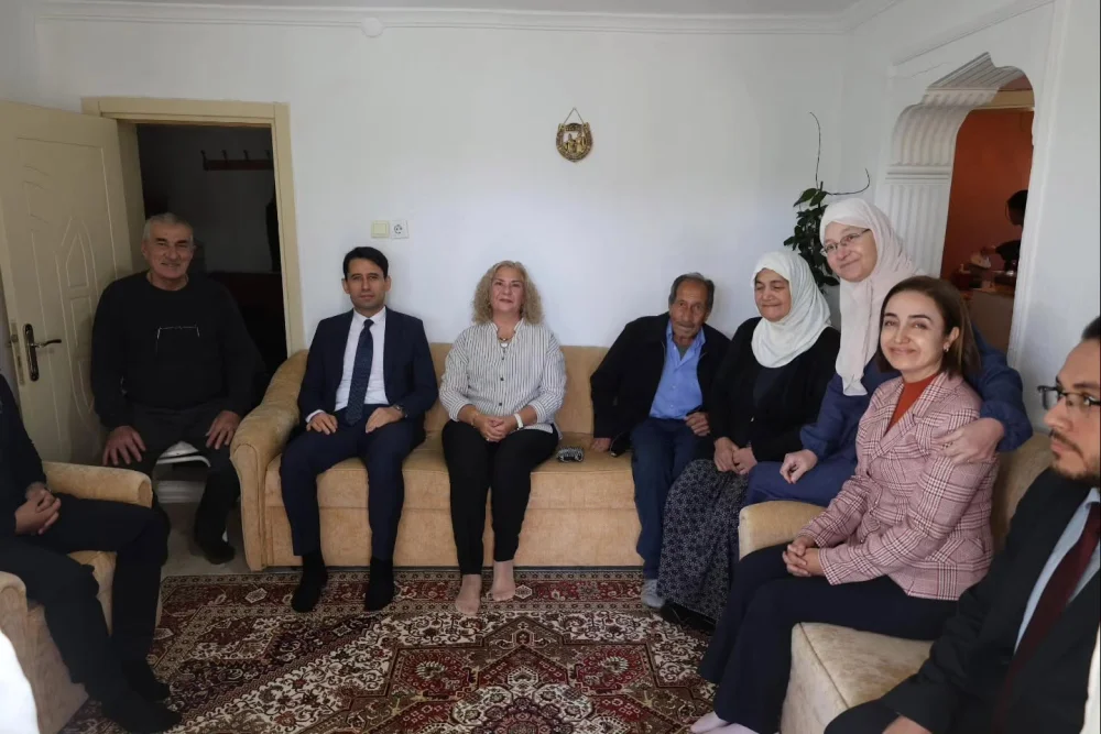 BEYLİKOVA KAYMAKAMLIĞINDAN  DÜNYA YAŞLILAR GÜNÜ’NDE ANLAMLI ZİYARET