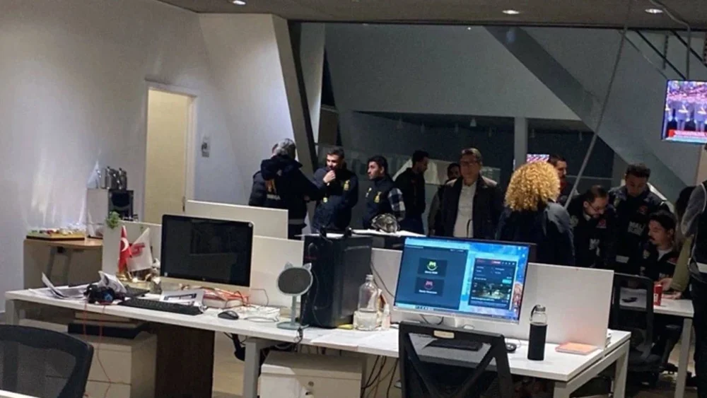 Halk TV binasında hareketli dakikalar...