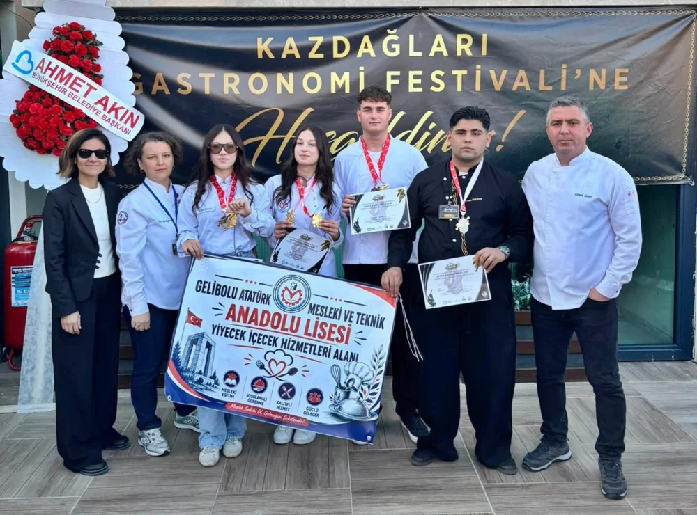GELİBOLU’NUN GASTRO TAKIMI KAZ DAĞLARI’NDA MADALYALARI TOPLADI