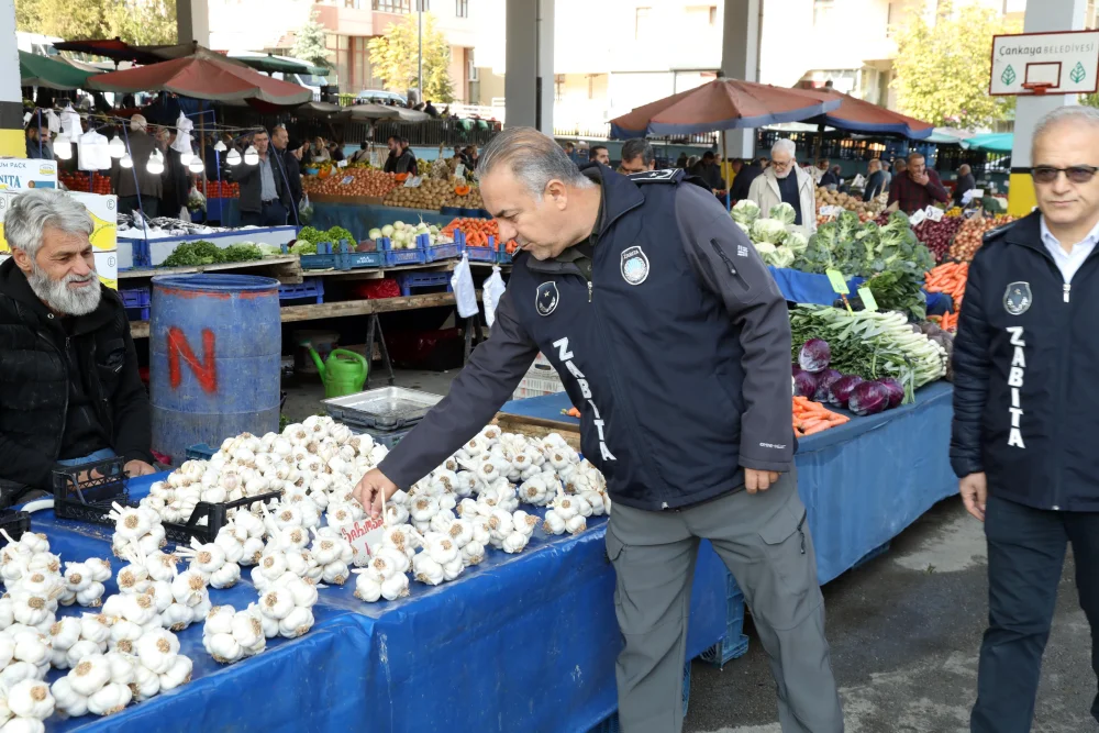 ÇANKAYA ZABITASI PAZAR YERLERİNDE DENETİMLERİNİ SÜRDÜRÜYOR