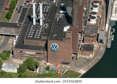 VOLKSWAGEN, 2030’A KADAR 12 BİN ÇALIŞANIYLA YOLLARINI AYIRMAYI PLANLIYOR.