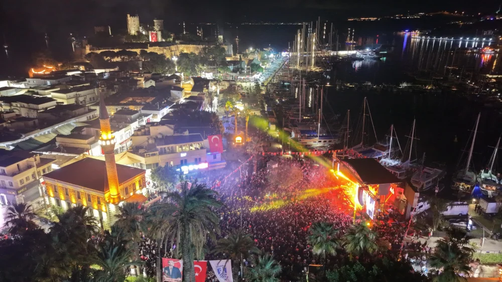 Bodrum’da Cumhuriyet Bayramı’nda Yer Gök Kırmızı Beyaz