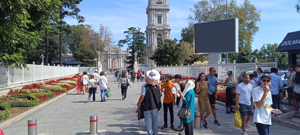 İstanbul'un İncisi Dolmabahçe Sarayı Ziyaretçi Akınına Uğruyor!