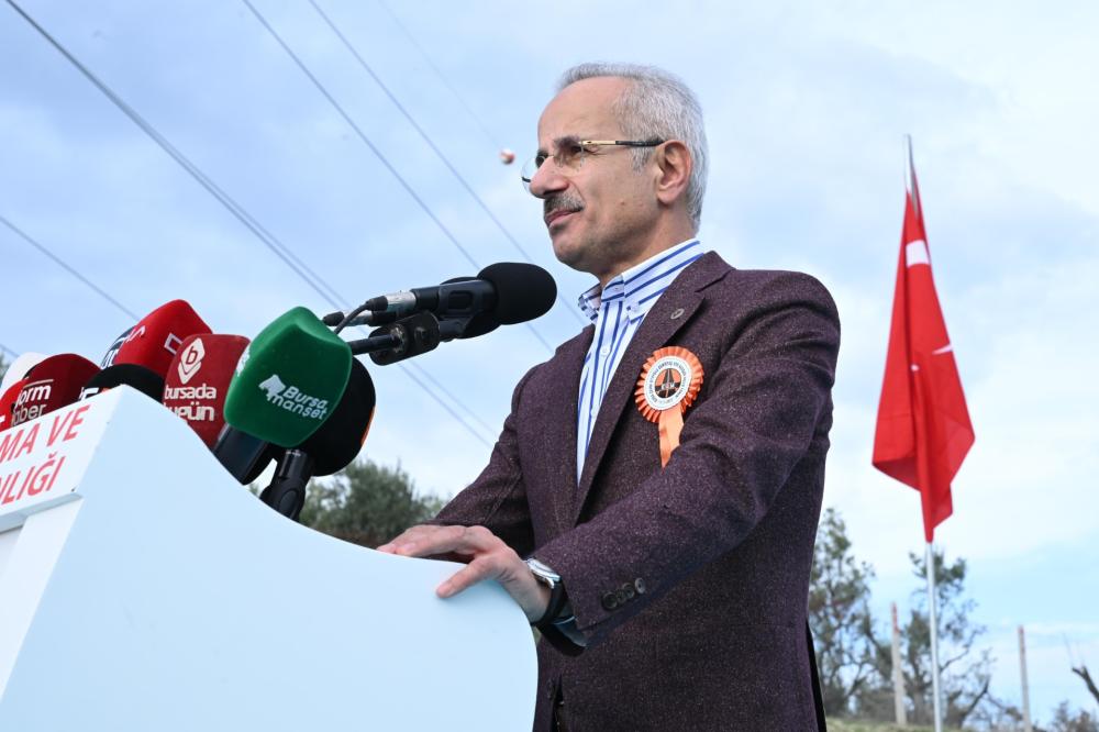 Ulaştırma Bakanı Uraloğlu Bursa'da Demirtaş OSB Kavşağı'nı Açtı: Tasarruf ve Hızın Yolu!