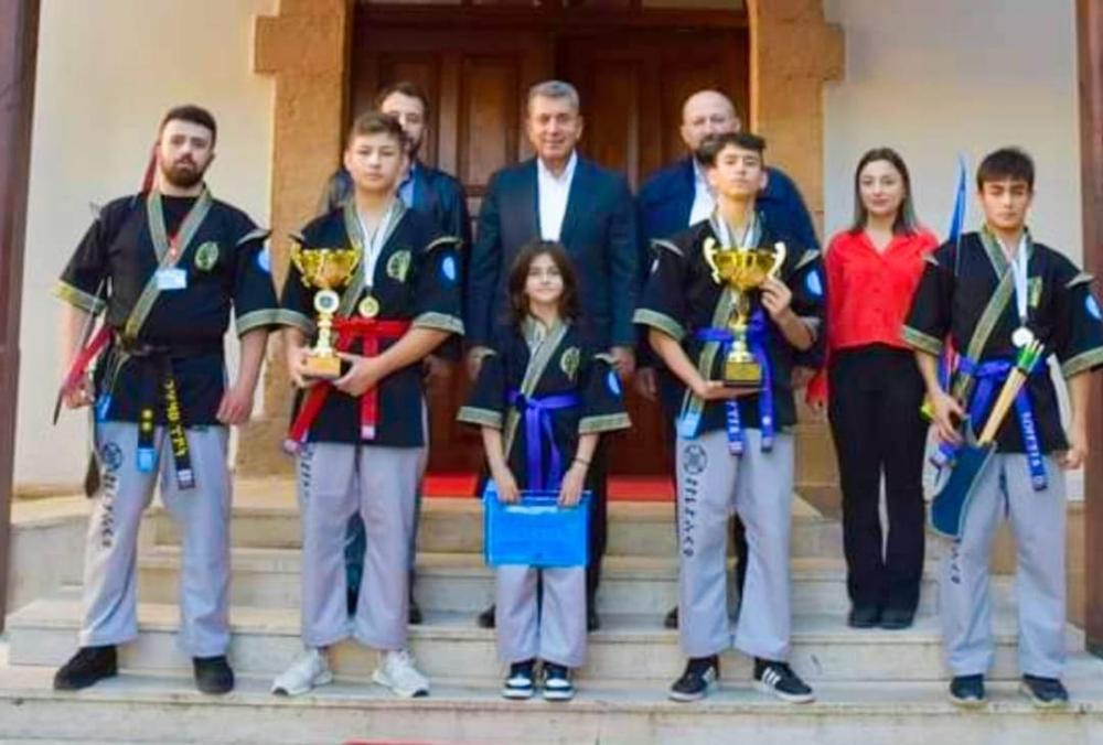 Nallıhan Belediye Başkanı İsmail Öntaş Şampiyon Sporcularla Bir Araya Geldi