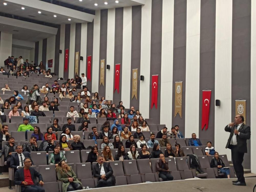 Eğitimci Yazar Hacı Ormanoğlu'ndan Motivasyon Dolu Konferans!