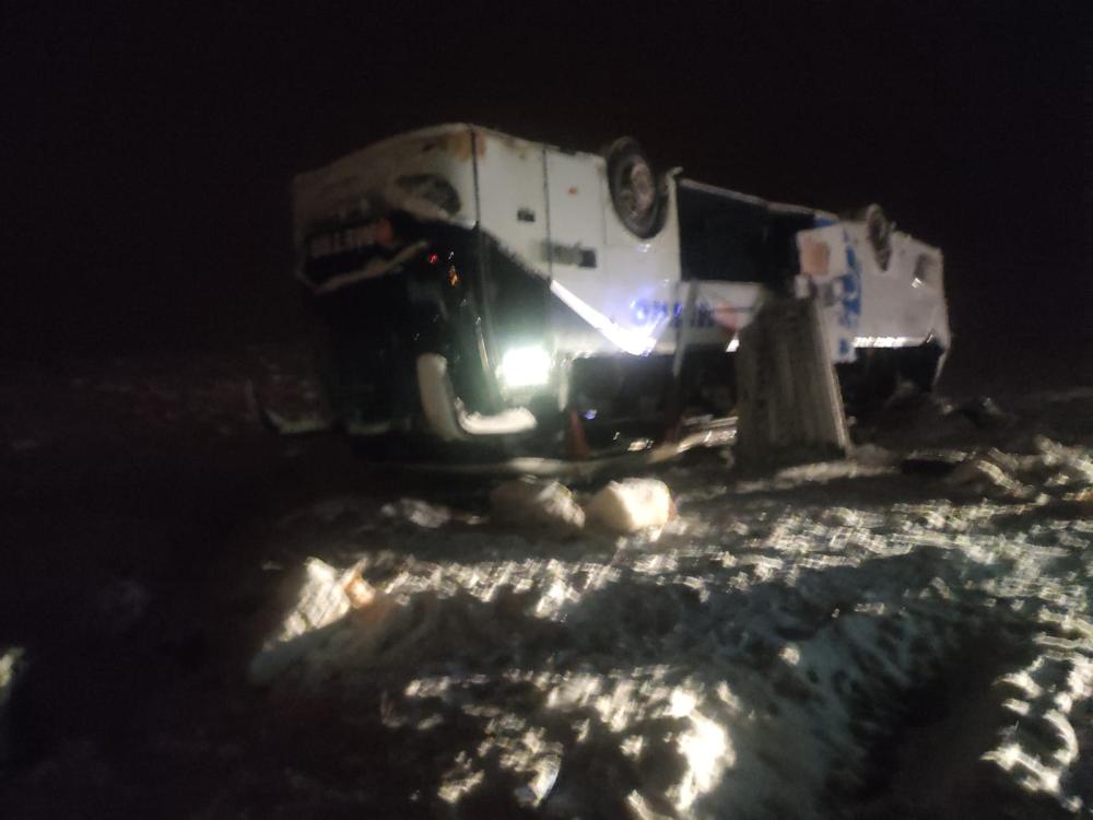 Bingöl'de Kar Yağışı Nedeniyle 2 Yolcu Otobüsü Devrildi: 22 Yaralı