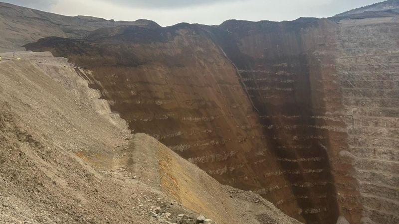 Erzincan'da Altın Madeninde Facia Toprak Kayması Sebebiyle 10-12 Kişinin Göçük Altında Kaldığı Tahmin Ediliyor.