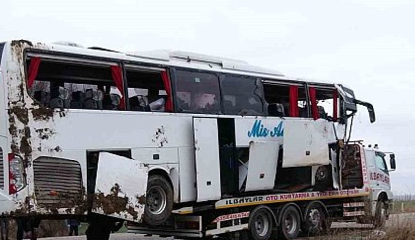 Yozgat'ta yolcu otobüsü devrildi: 1 Ölü, 3'ü Ağır 18 Yaralı