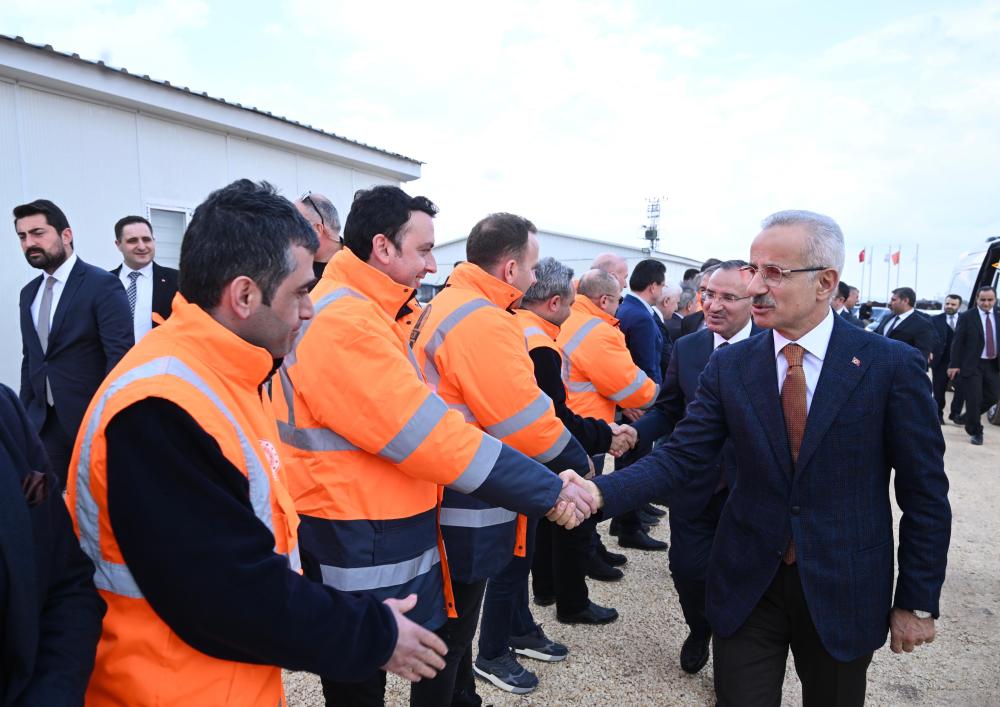 Ulaştırma ve Altyapı Bakanı Uraloğlu Şanlıurfa'da Büyük Projeleri Açıkladı